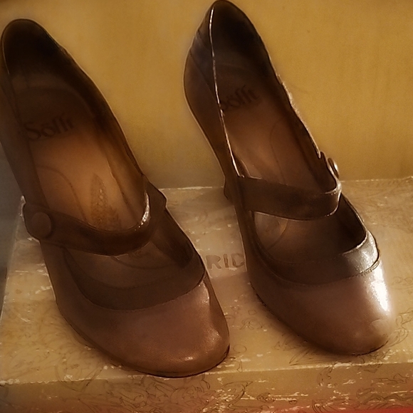 Sofft Dark Brown Mary Jane Heels - Picture 1 of 7